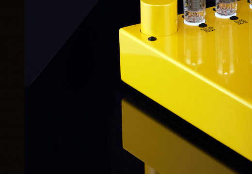 EA 21c Traffic Yellow pickup P020107