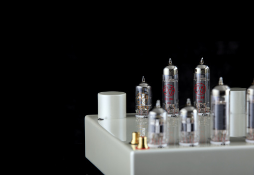 English Acoustics Stereo 21c Porsche Pearl White 04.02.2021 AP017853