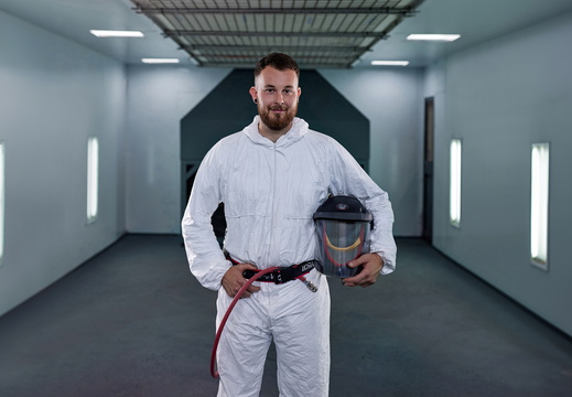 EA Joe in Spraybooth 18.08.23 IMG 8787 16x9